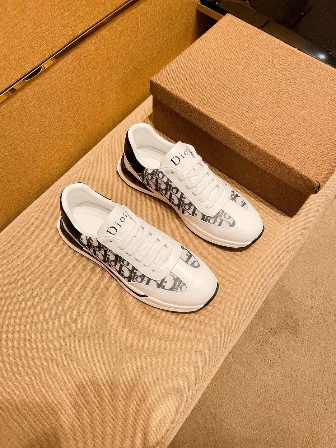 Men's men's shoes💰 420💰🔥【Dior】🔥Men's high-end brand of shoes official website 1:1 latest masterpiece: the upper is made of first-layer cowhide imported from Italy with a comfortable and breathable lining➕original non-slip and wear-resistant outsole🔥, making walking more convenient and comfortable! An exclusive new model, a stunning work, a beautiful 1:1 replica [color] compared to the official quality! Create a fashionable personality to set off your uniqueness! A must-have for trendy men! Classic 🔥Size: 38-44 Color: 🔥 2⃣️colors available🔥